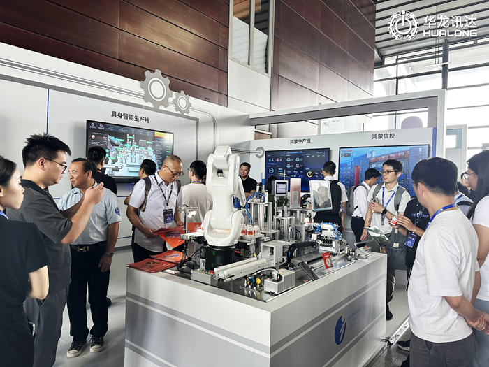 PLC和具身智能工业机器人迎来“鸿蒙”底座MG不朽情缘正版华龙工鸿工业操作系统发布(图2)